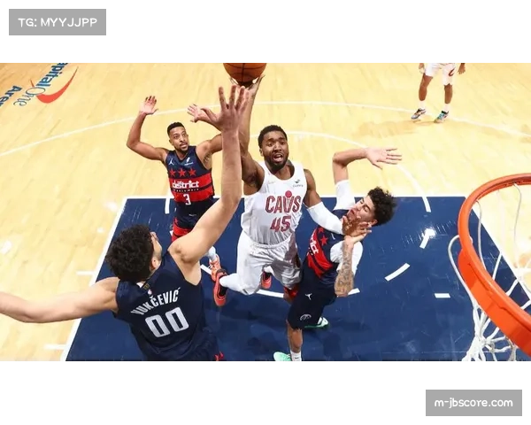 米切尔关键时刻扣篮犹豫被断球，骑士惜败尼克斯