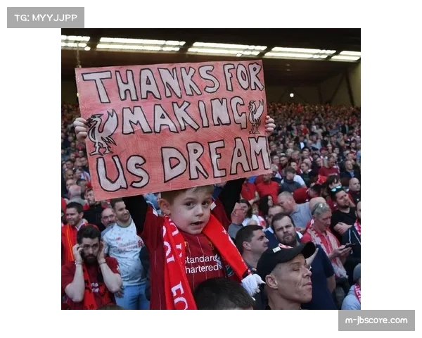 利物浦球迷客场高歌“你永不独行”，声援球队五轮不胜