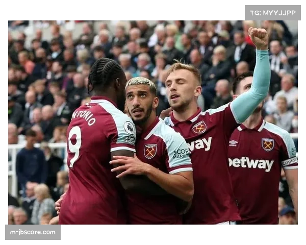 比赛花絮：西汉姆联快速反击由守转攻仅用三脚传递完成射门